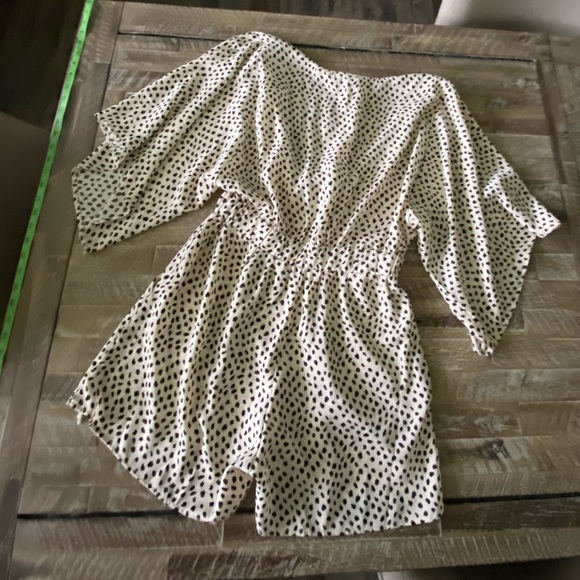 Vici Shop- Flawless Brand- Well Behaved Printed Pocketed Tie Romper, Medium - Picture 10 of 13